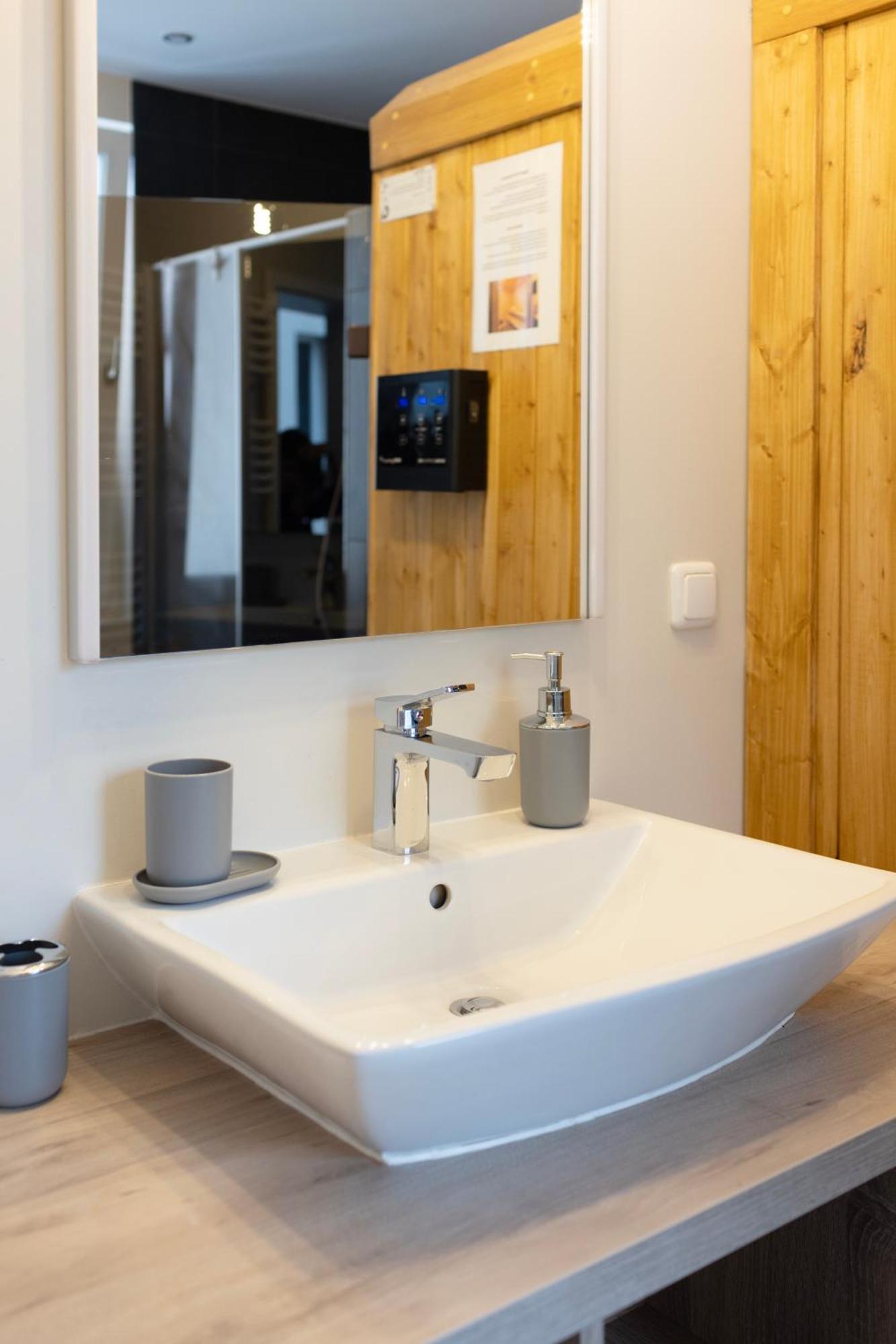 Huge Apartment With Sauna And Free Parking Duisburg Zewnętrze zdjęcie